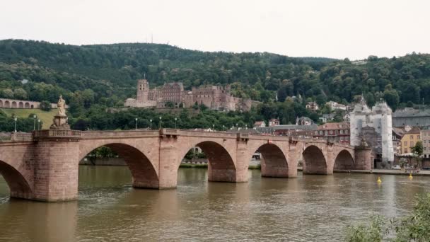 Karl Theodor Puente Con Castillo Ángulo Bajo Heidelberg Verano 2018 — Vídeos de Stock