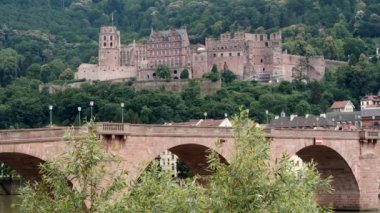 Karl-Theodor-köprüsüyle Castle, düşük açılı, Heidelberg, yaz 2018