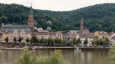 Heidelberg Cizvit Kilisesi / yaz Jesuitenkirche ve Heiliggeistkirche ön planda, neckar ile 2018