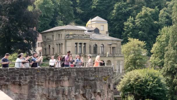 Turistas Tirando Fotos Heidelberg Tomadas Castelo Ruin Heidelberg Verão 2018 — Vídeo de Stock