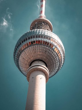 Berlin Televizyon Kulesi, alçak açı