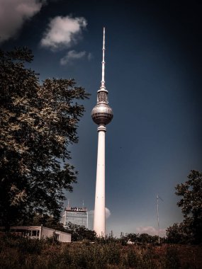 Berlin Televizyon Kulesi, alçak açı