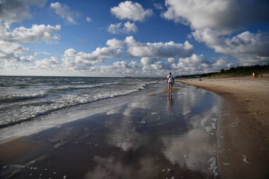 Tatil ve şehirler ve Baltık Denizi üzerinde acı Güney ısı tahammül yok olanlar için idealdir. Temiz su ve beyaz kum, şifalı çamur, zengin hava iyonları, çam ormanları ve el karaca otlatmak sığlık ile mükemmel plajları vardır.