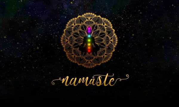 Evrende yedi çakrası ve namaste harfleri olan meditasyon adamı..