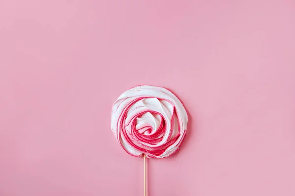 Růžový Cukroví Pastelově Růžové Pozadí Ležel Styl — Stock fotografie