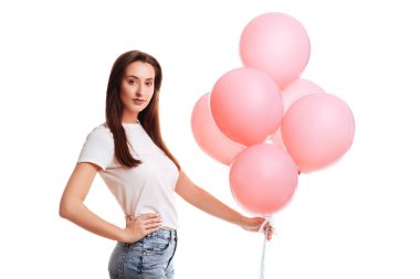 Mutlu genç kadın veya genç kız pembe Tshort helyum hava balonları