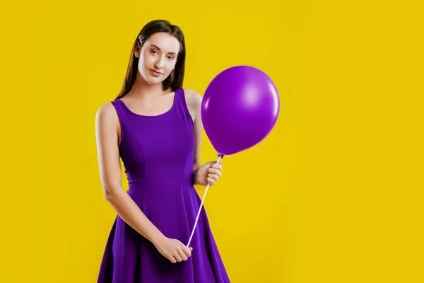 Moda Bonita Mujer Joven Con Gafas Sol Con Globo Aire — Foto de Stock