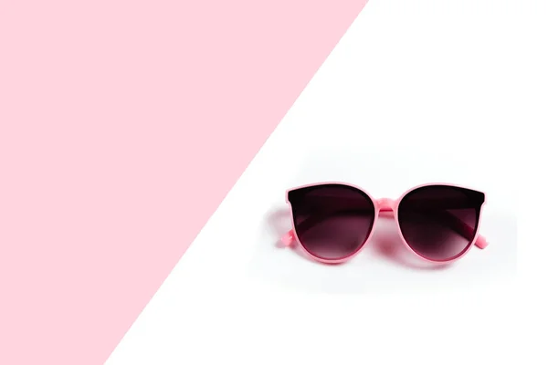 Όμορφη Trendly Γυαλιά Ηλίου Που Απομονώνονται Ροζ Και Λευκό Φόντο — Φωτογραφία Αρχείου