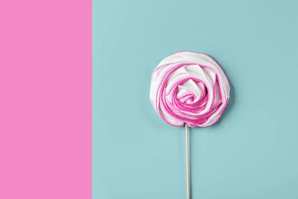 Dulces Rosados Sobre Fondo Pastel Azul Estilo Plano Laico — Foto de Stock