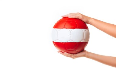 Futbol topu tutan eller kadın. beyaz izole