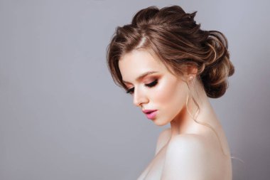 Güzel model stüdyo yakın çekim yüz güzel poz moda