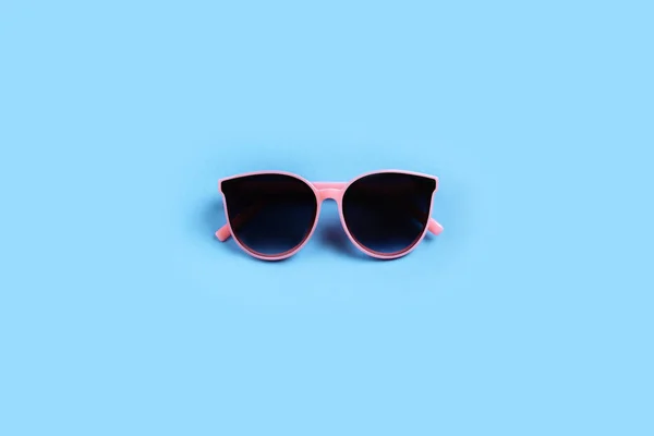 Schöne Trendige Sonnenbrille Auf Rosa Hintergrund — Stockfoto