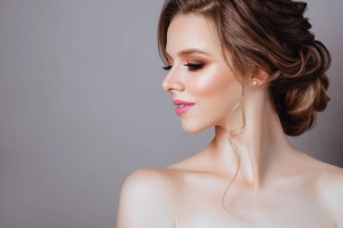 Güzel model stüdyo yakın çekim yüz güzel poz moda