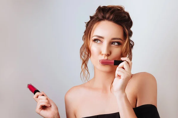Portrait Gorgeous Young Brunette Woman Stylish Makeup Lipsticks — Stock Photo, Image