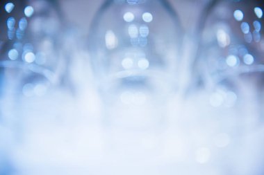 Şık açık mavi renkli. Bokeh ile bulanık gözlük