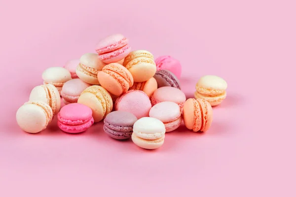 Słodkie Makaroniki Rocznika Pastelowe Kolorowe Ton Różowym Tle Tło — Zdjęcie stockowe