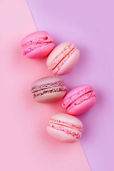 Group Sweet Pink White Mini Macarons Soft Pink Paper Background — Stock Photo, Image