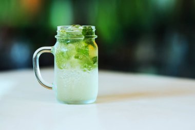 Limonata limon nane, mohito, buz, cam kavanoz, mason kavanoza city café ile ile gelen.