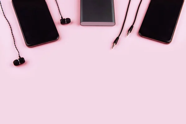 Naprakész Technológia Top Kilátás Változatos Személyes Tartozék Feküdt Rózsaszín Háttér — Stock Fotó