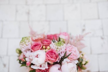 Renkli arka plan bulanık pembe taze çiçekler