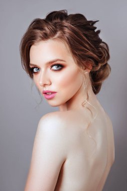 Güzel model stüdyo yakın çekim yüz güzel poz moda