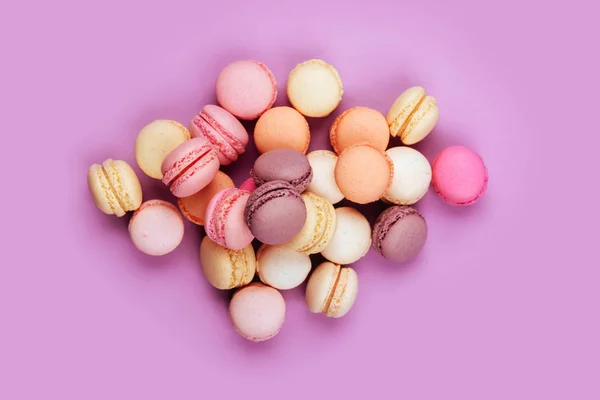 Słodki Francuski Kolorowe Macarons Różowym Tle — Zdjęcie stockowe