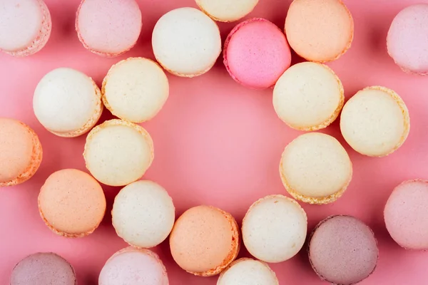 Macarons Doux Avec Ton Pastel Vintage Sur Fond Rose Espace — Photo