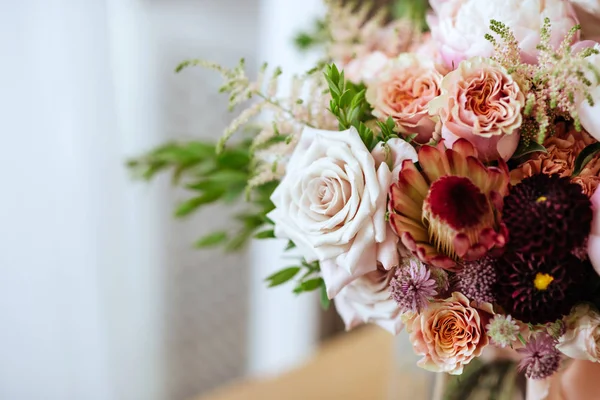 Ramo de boda con rosal — Foto de Stock
