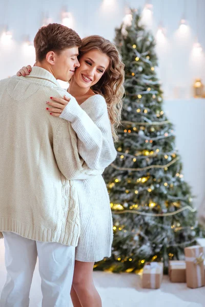 Lycklig Kärlek Par Fira Julhelgen Nytt Konceptet — Stockfoto