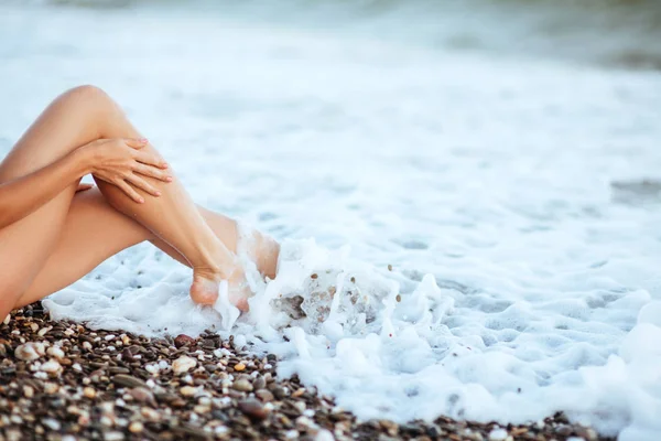 Női Gyönyörű Szexi Lábak Strandon Nyári Idő — Stock Fotó