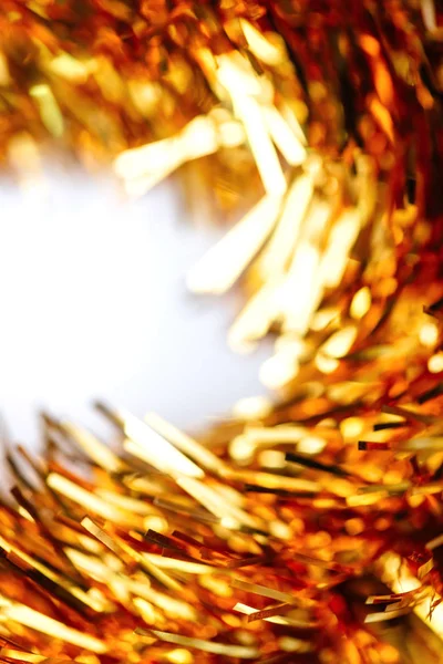 Twee Gouden Kerst Tinsels Geïsoleerd Een Witte Achtergrond Kopie Ruimte — Stockfoto