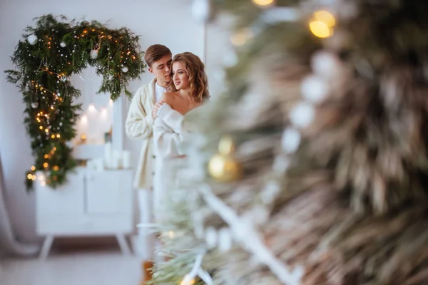 Щаслива Закохана Пара Святкує Різдвяні Свята Концепція Нового Року — стокове фото