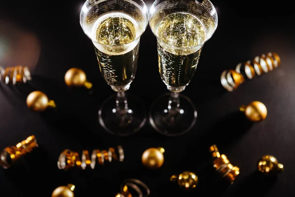新年前夕的庆祝活动背景是香槟 — 图库照片