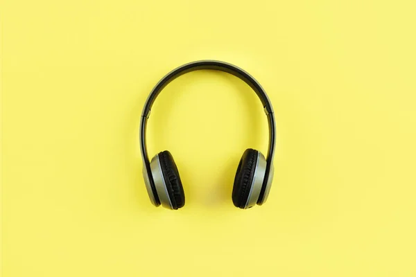 Fones Ouvido Moda Fundo Amarelo Conceito Musical — Fotografia de Stock