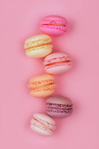 Top View Colorful Macaron Macaroon Pink Background Selective Focus Flat — Stock Photo, Image