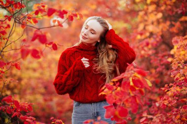 Güzel sarışın kadın.