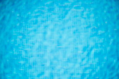 Mavi yüzme havuzu dalgalı su ayrıntıları