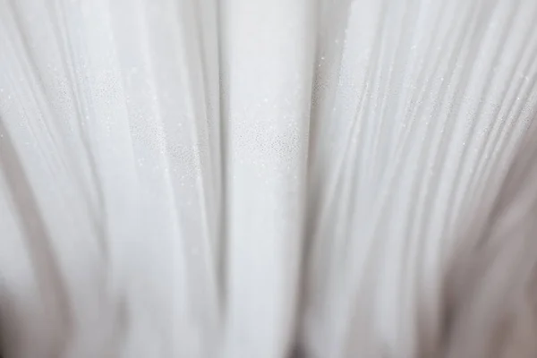 Fondo abstracto blanco tela de lujo u onda líquida o pliegues ondulados de grunge seda textura satén terciopelo material — Foto de Stock