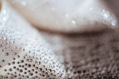 Gümüş ve beyaz bokeh ışıklar defocused.