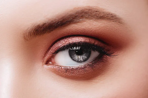 Kobiece oko z Extreme Long fałszywe rzęsy. Przedłużanie rzęs. — Zdjęcie stockowe