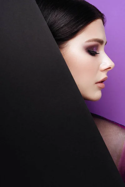 Retrato de una mujer w, todos los tonos de púrpura . — Foto de Stock