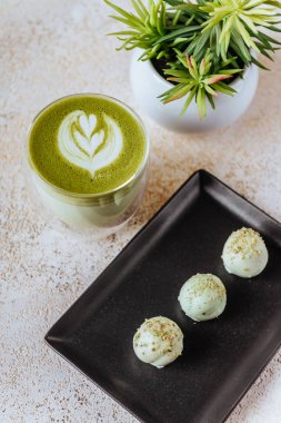 şekerli sıcak mocha yeşil çay latte