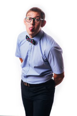 Kameraya gülümseyen yakışıklı iş adamı