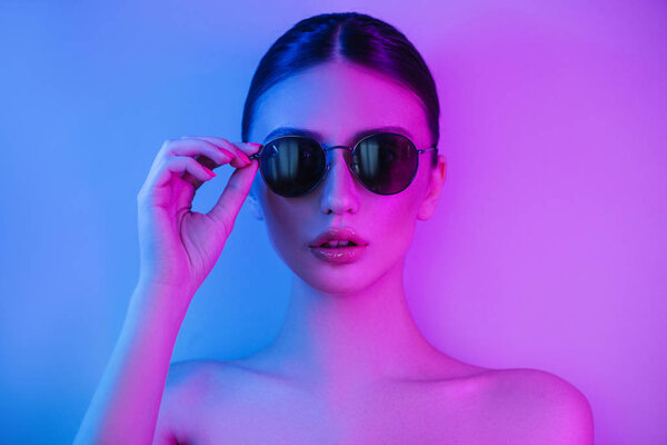 Fashion portrait of young elegant woman in sunglasses.