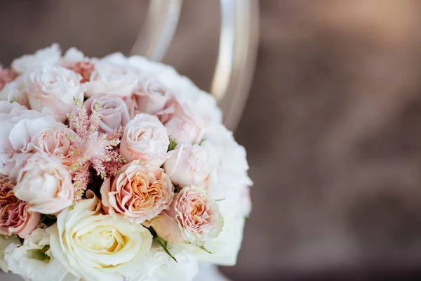 Flores de boda, primer ramo de novia . — Foto de Stock
