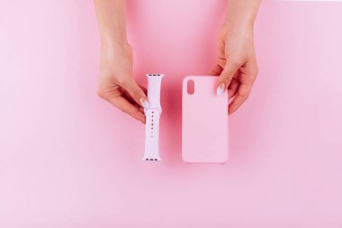 Güncel teknoloji. Çeşitli kişisel aksesuarların üst görünümü.