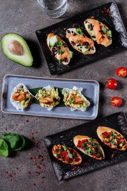 Sardalya ve hamsi ile Mix Bruschetta.