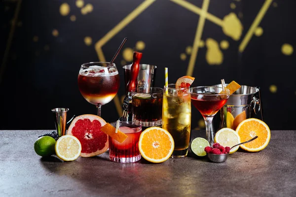 Exotische alkoholische Cocktails — Stockfoto