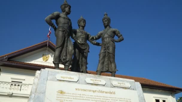 Chiang Mai Thailand 2018 Januari Sculptuur Van Drie Koningen Monument — Stockvideo