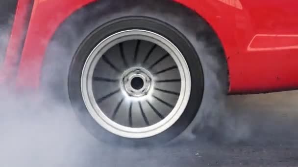 Drag Racing Bil Bränner Gummi Sina Däck Som Förberedelse För — Stockvideo